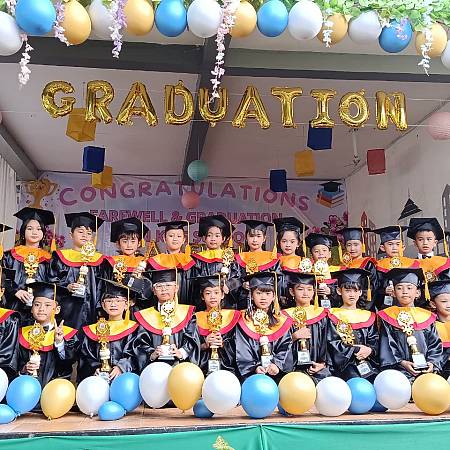 Fun Kids Kindergarten School Graduates